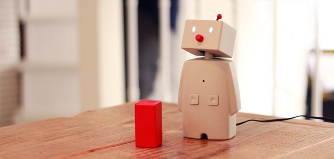 Bocco est un petit robot qui veut vous aider à garder le contact avec votre famille facilement.