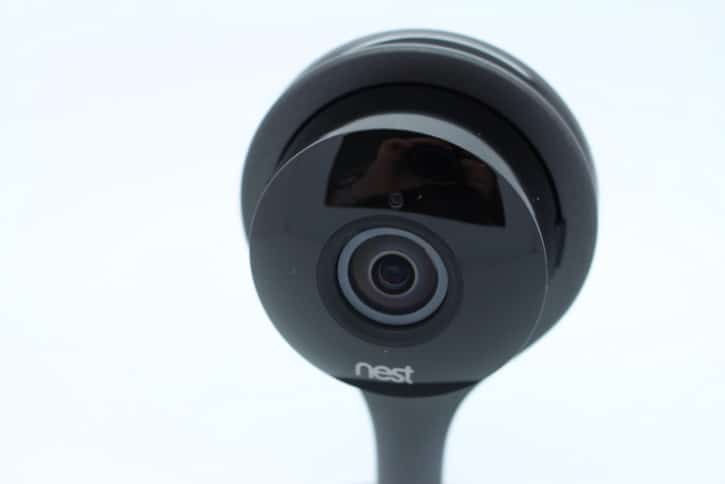 test Nest cam design et ergonomie produit caméra gros plan