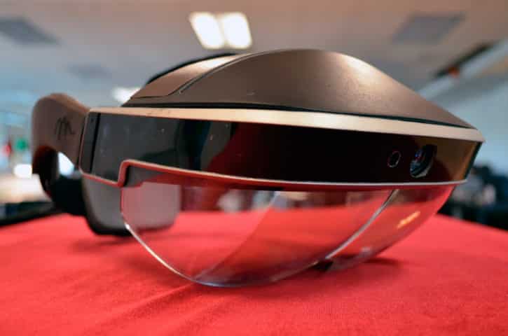 meta-2-development-kit-hands-on-augmented-reality-headset-AR-1