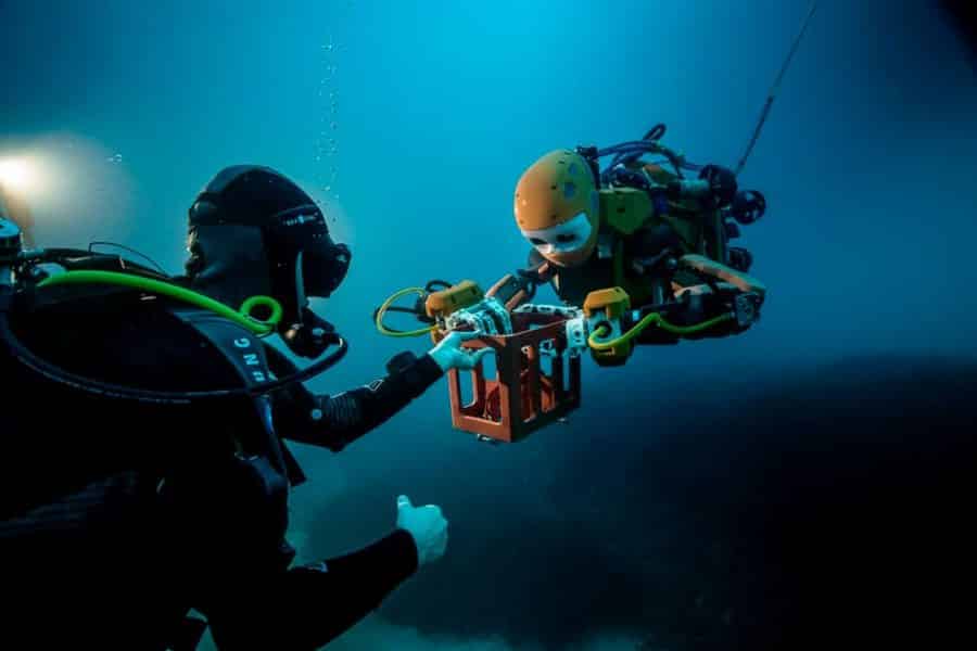 Dans L'obscurité Des Profondeurs Love Death Robot OceaneOne, le robot humanoïde qui explore les profondeurs marines