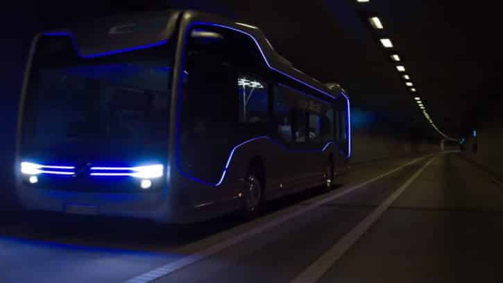 Le bus du futur peut traverser les tunnels sans problème.