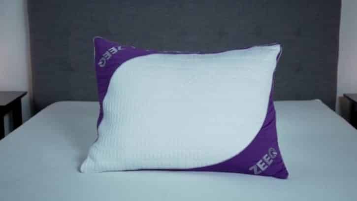 L'oreiller intelligent Zeeq permet d'améliorer le sommeil et d'empêcher les ronflements.