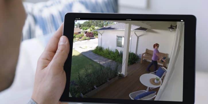 Vous pourrez gérer les replays de la Nest Cam Outdoor depuis votre smartphone ou de votre tablette.
