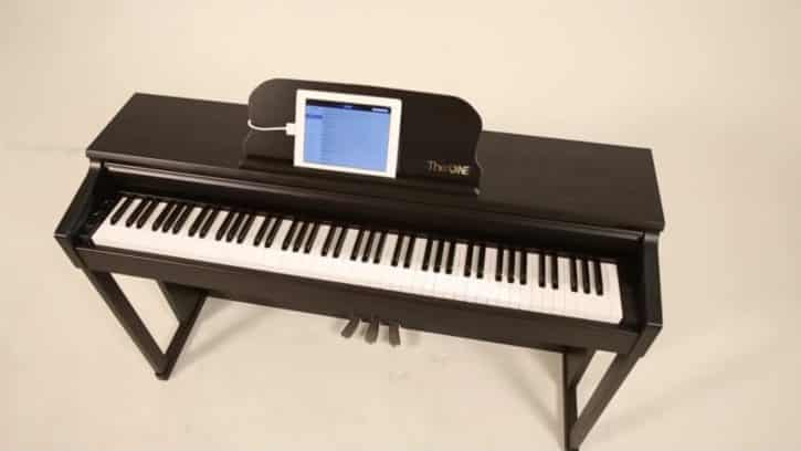 The One est un piano connecté versatile.