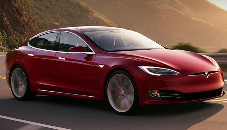 Tesla mise à jour autopilote fonctionnalités autonomie conduite assistée