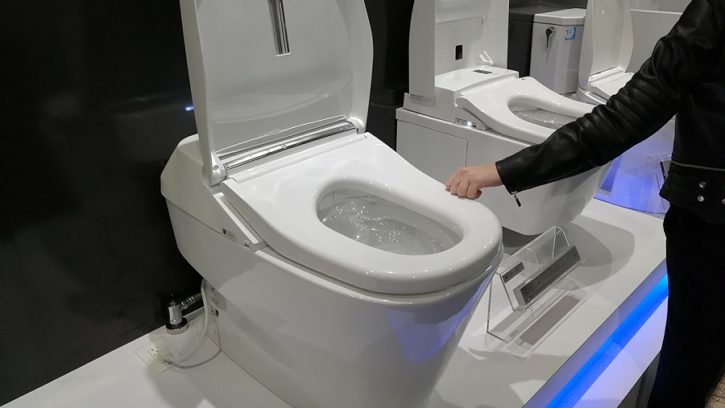 objets insolites 2017 toilettes connectées toto