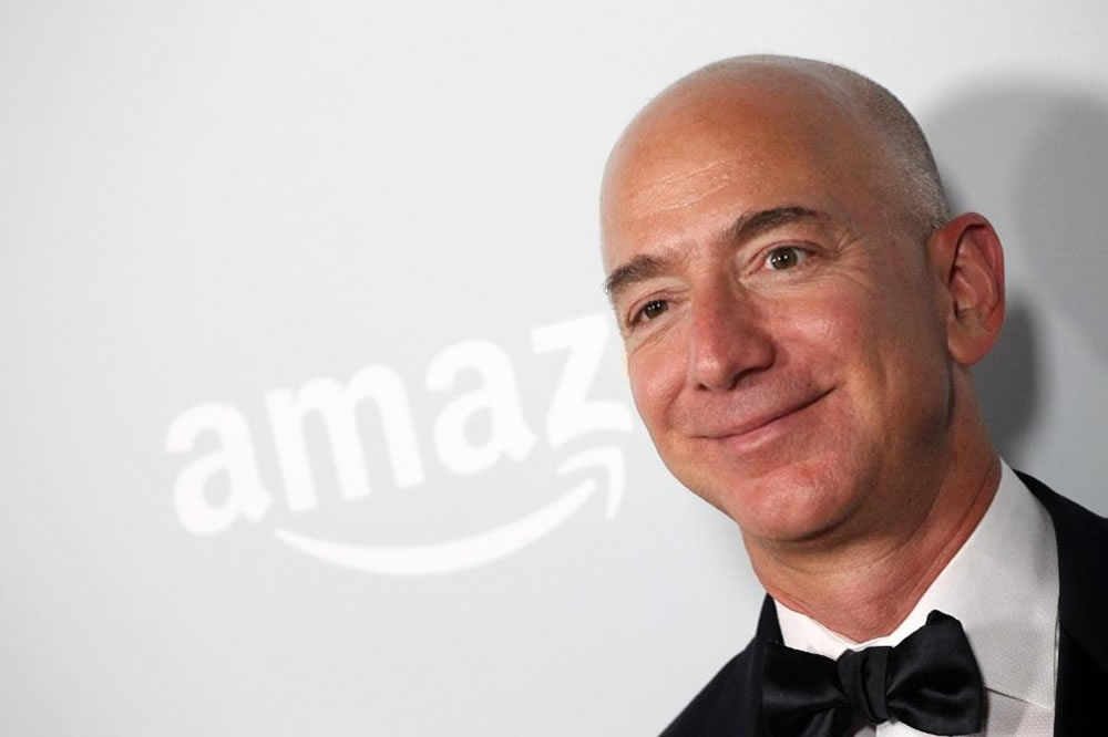 Jeff Bezos Amazon homme le plus riche de l'histoire moderne