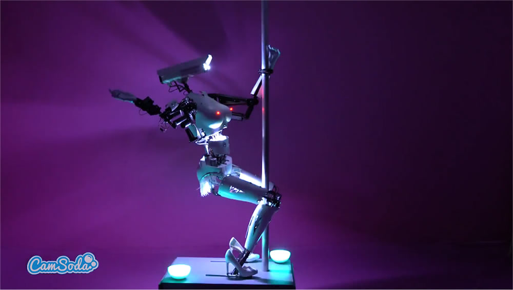 Cardi Bot robot sexuel shows webcam