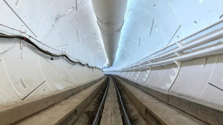 Elon Musk a annoncé l'ouverture de son premier tunnel de train a grande vitesse