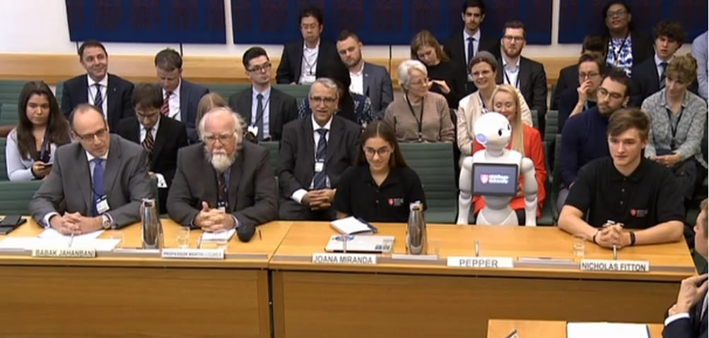 Robot Pepper députés britanniques parlement UK Angleterre