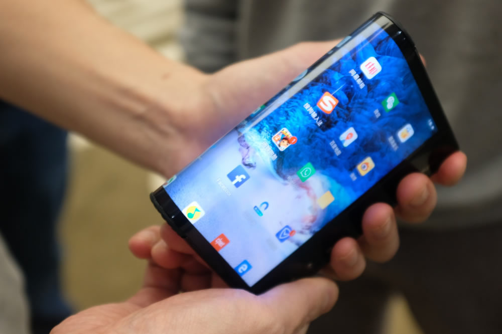 FlexPai Royole premier smartphone à écran pliable