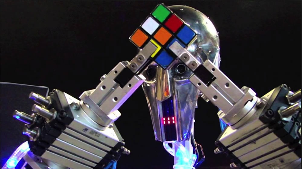Robot résoud Rubik's Cube record