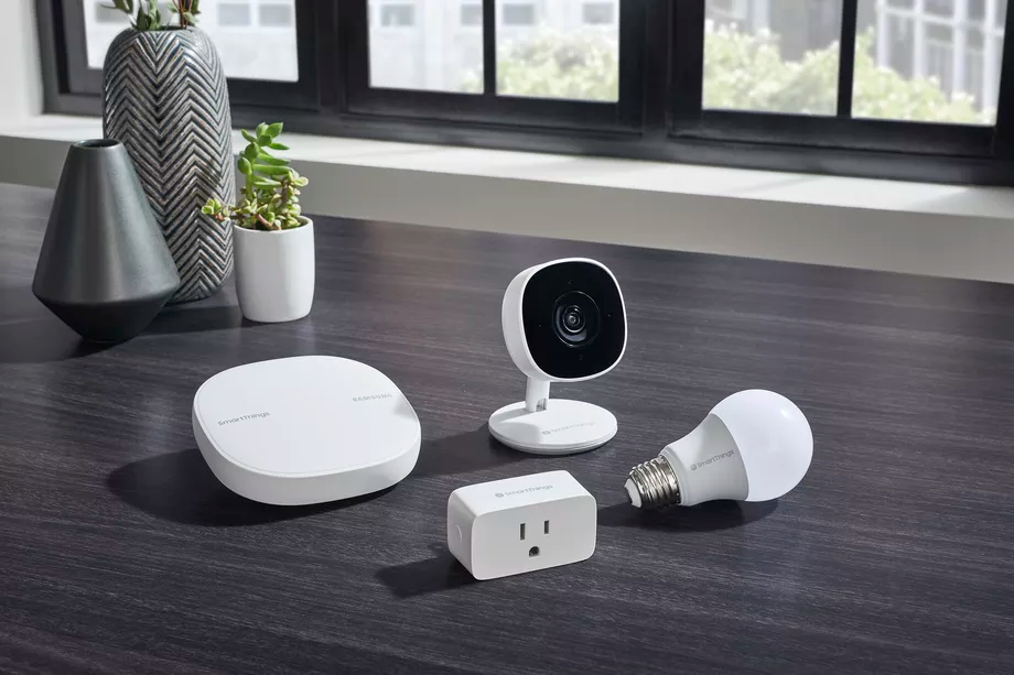 Smart Cam, Bulb et Plug de la gamme Samsung SmartThings