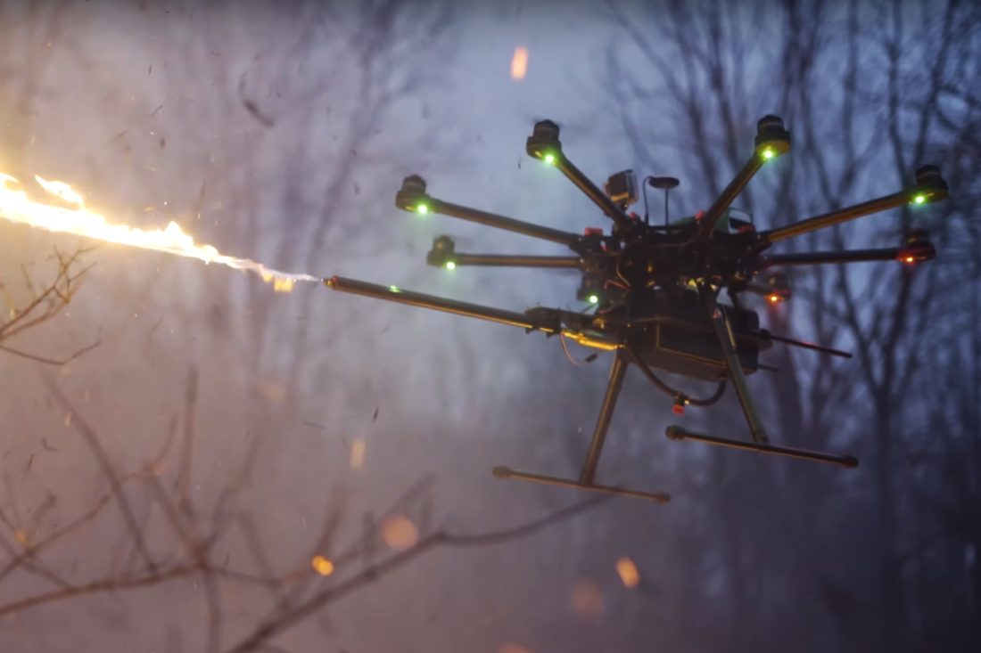 Drone lance-flamme muni d'un Throwflame-19 Wasp