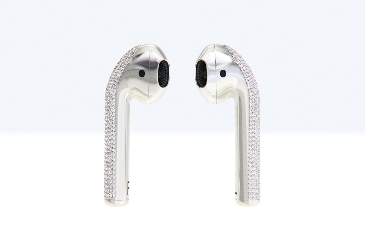 Les airpods sertis de diamants de Ian Delucca