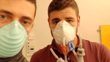 Cristian Fracassi et Alessandro Ramaioli, les deux volontaires ayant imprimé les valves en 3D pour sauver des madales du coronavirus dans un hôpital