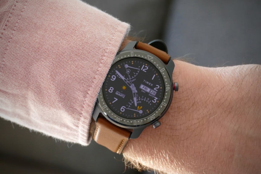 gros plan sur montre connectée timex metropolitan r
