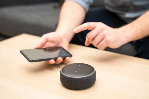 Plutôt choisir Alexa ou Google Assistant sur une enceinte connectée à moins  de 30 € ?