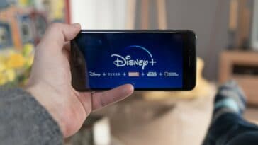 Smartphone Disney Plus