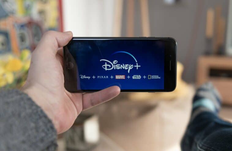 Smartphone Disney Plus