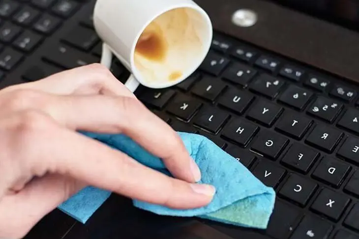 Nettoyage d'un clavier d'un ordinateur portable