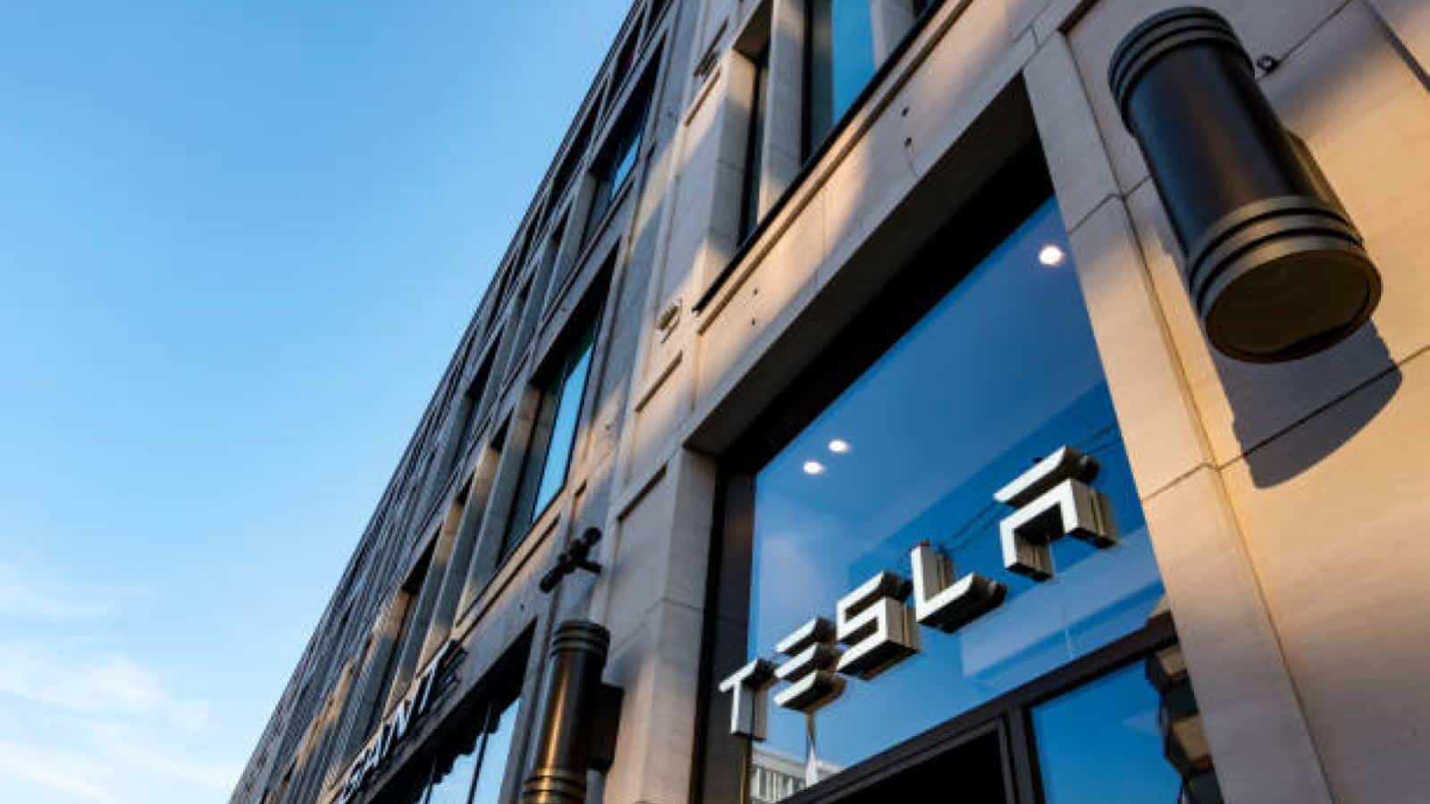 tesla vidéos voiture