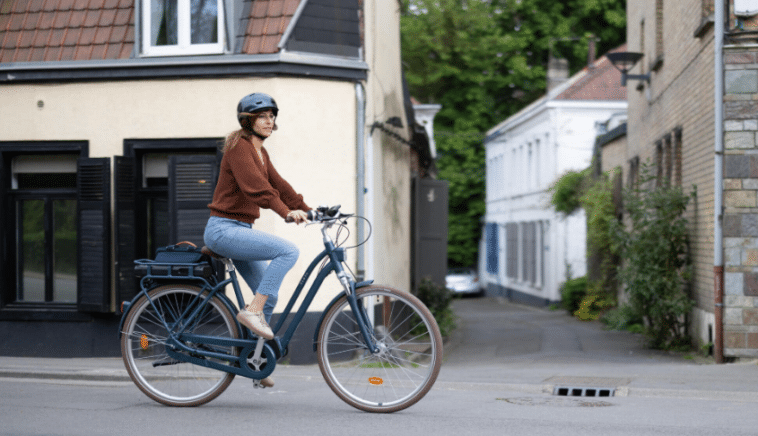 vélo de ville électrique femme
