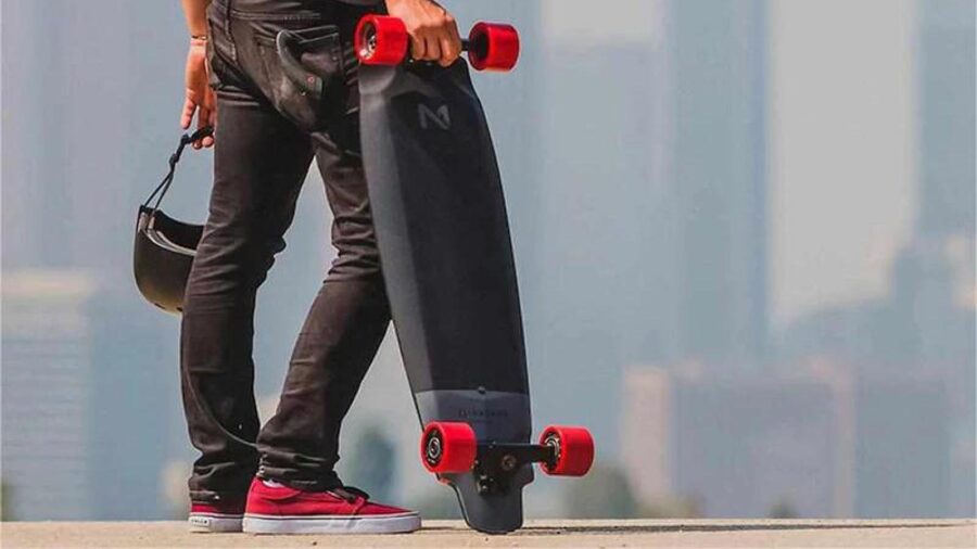 Inboard M1 : Skateboard électrique alliant haute technologie et design innovant