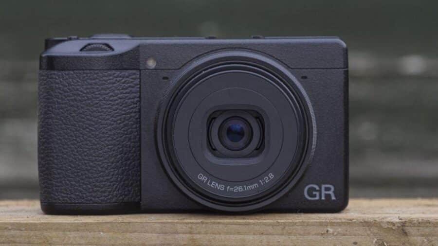 RICOH GR III : un appareil photo bridge pour la photographie de rue