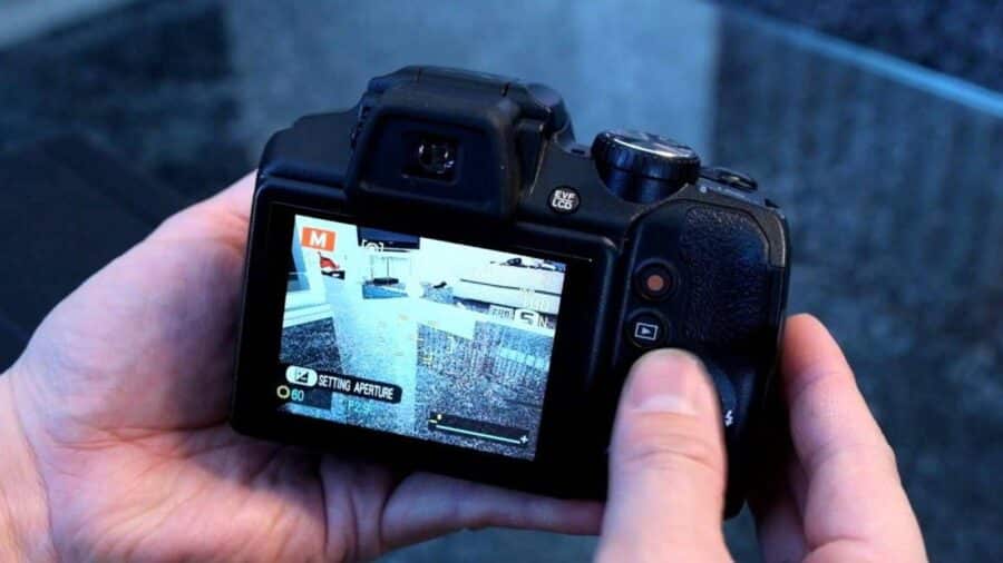 Fujifilm S9900W : connectivité et créativité dans un appareil photo bridge polyvalent