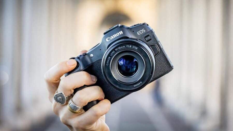 Canon EOS R8 : l'appareil photo combinant qualité plein format et portabilité exceptionnelle