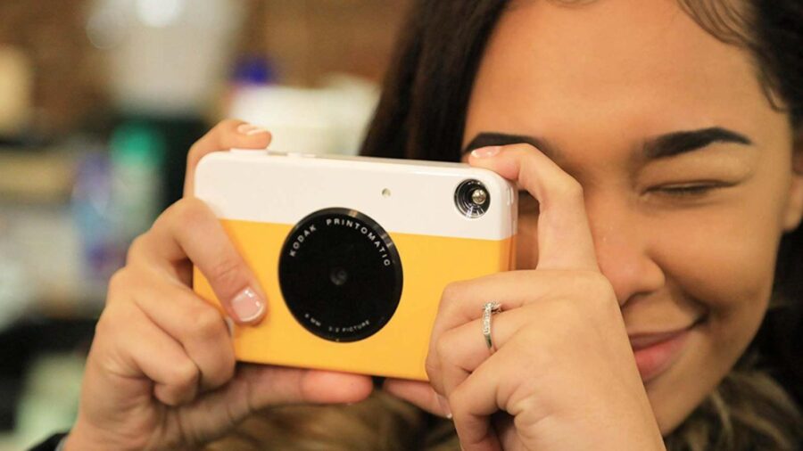 Kodak PRINTOMATIC : l'appareil photo instantané tout-en-un pour capturer et imprimer vos souvenirs