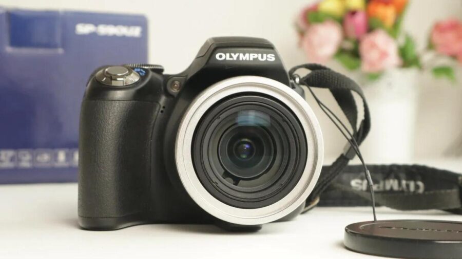Olympus SP-590UZ : capturez l'infini avec cet appareil photo