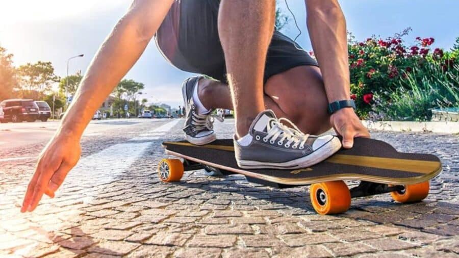 AsVIVA LB1 : un skateboard électrique polyvalent pour une vitesse imbattable et rapide
