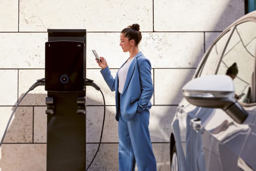 Wallbox eM4
Borne de recharge
Véhicules électriques