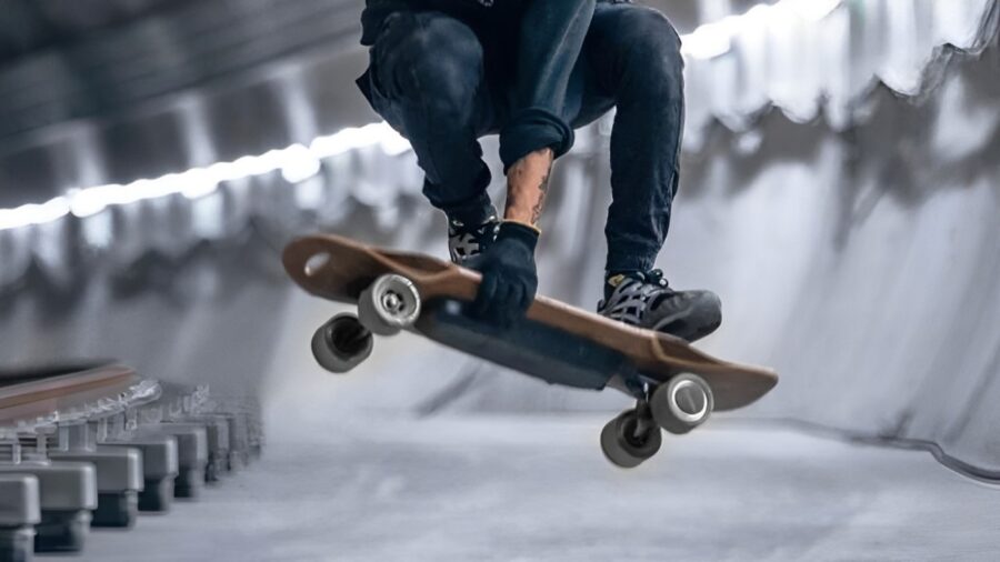 Skateboard électrique Elwing Nimbus Cruiser : compacité et maniabilité