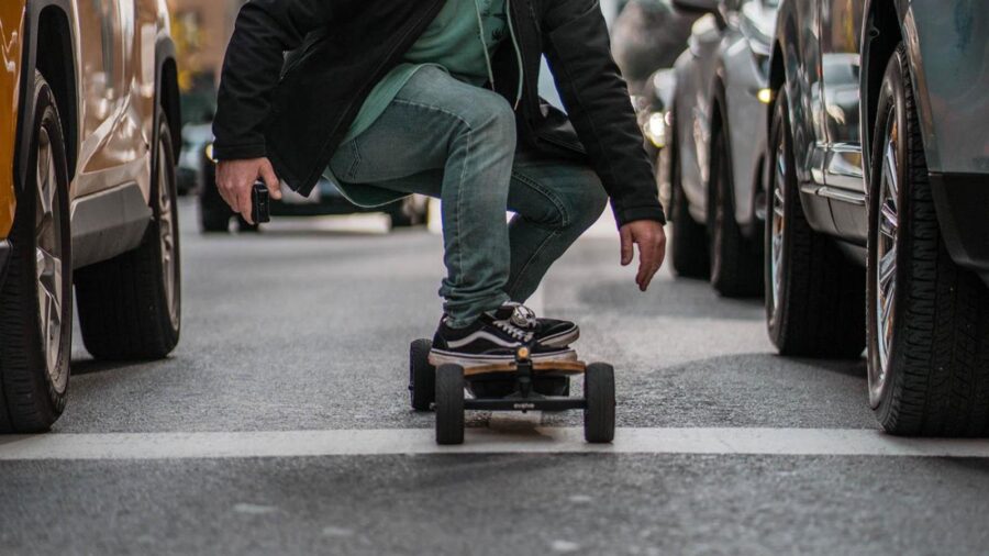 Skateboard électrique Evolve GTR Bambou 2 en 1 : flexibilité et polyvalence