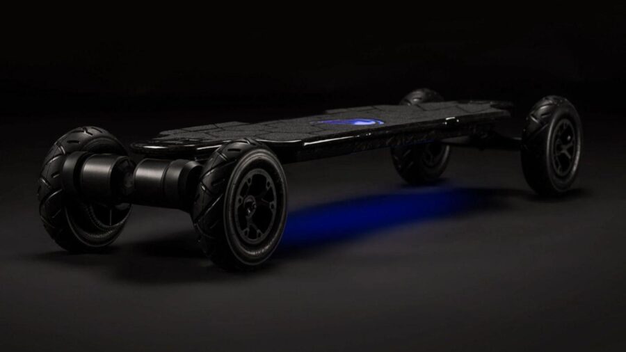 Skateboard électrique Evolve GTR Carbone tout-terrain : performance et robustesse