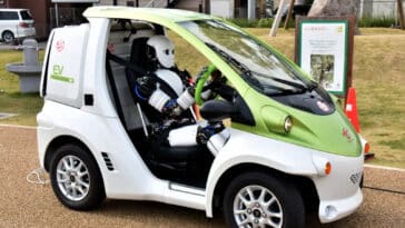 robot humanoïde voiture électrique