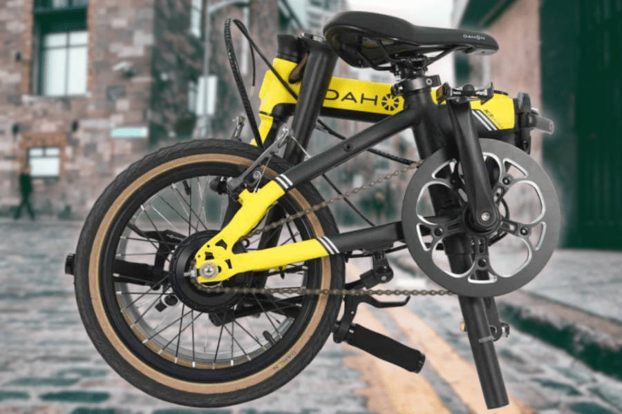 Aussi léger qu'une plume, ce vélo électrique pliable pas cher promet de secouer la concurrence