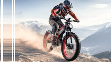 Photo d'une personne en train de rouler sur le fatbike Duotts N26, descendant un montagne
