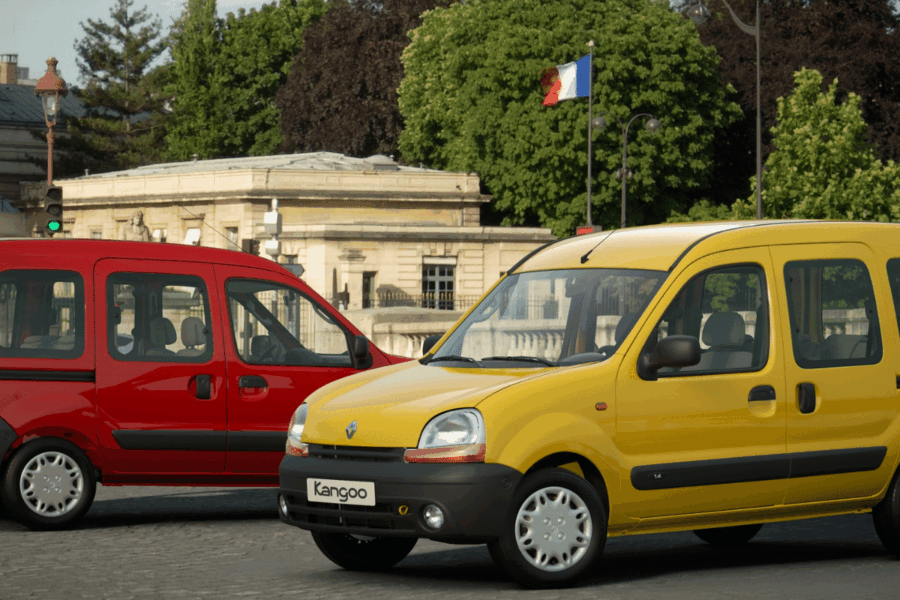 Affrontement épique : La Kangoo de La Poste vs. Darty dans Gran Turismo 7 !