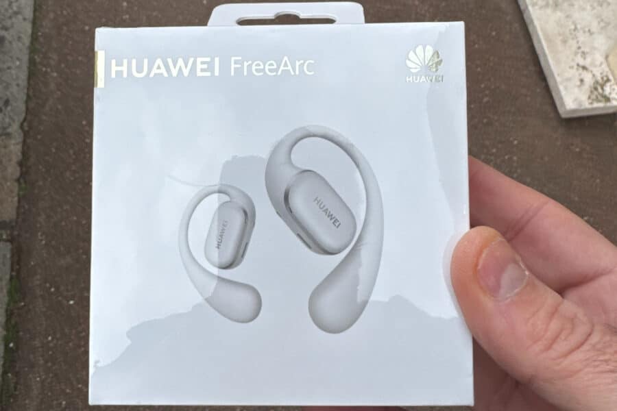 La boîte contenant les écouteurs Huawei FreeArc dans leur boîtier