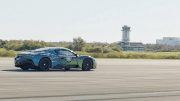 Bientôt des courses sans pilotes ? Maserati bat un record de vitesse avec une IA aux commandes