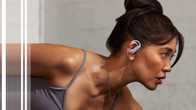 Une femme sportive avec les Powerbeats Pro 2 sur les oreilles