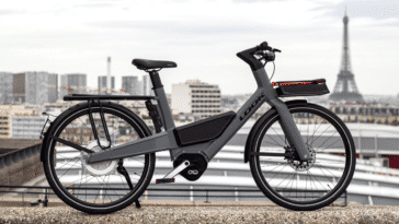 Ce vélo électrique français sans chaîne ni courroie défie l'entendement
