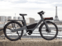 Ce vélo électrique français sans chaîne ni courroie défie l'entendement
