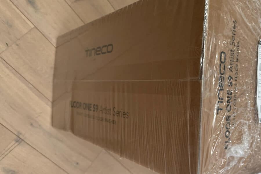 Le colis dans lequel a été livré le Tineco Floor One S9