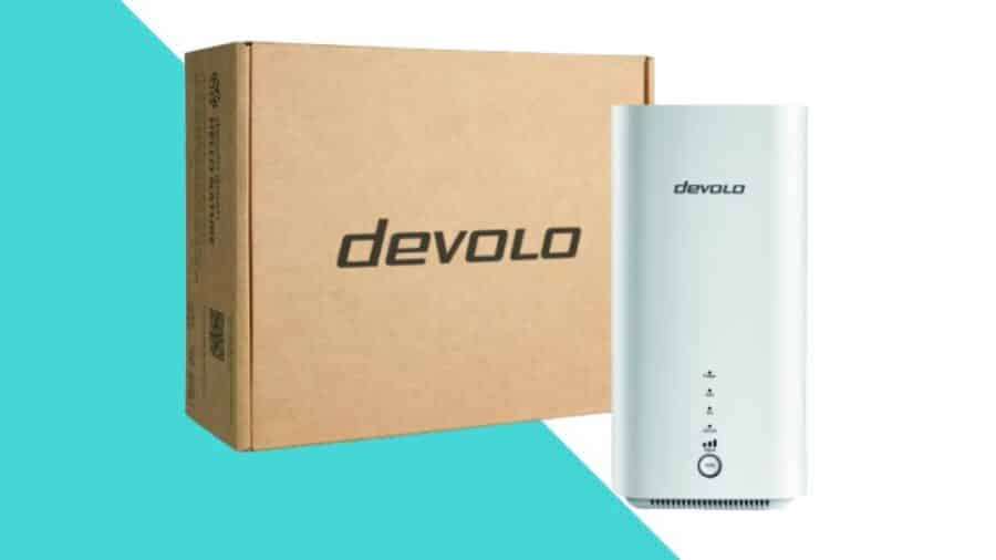 Le routeur 5G Devolo 3600 à côté de la boîte dans laquelle il est livré