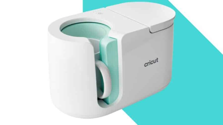 La Cricut Mug Press avec un mug prêt à être personnalisé dedans